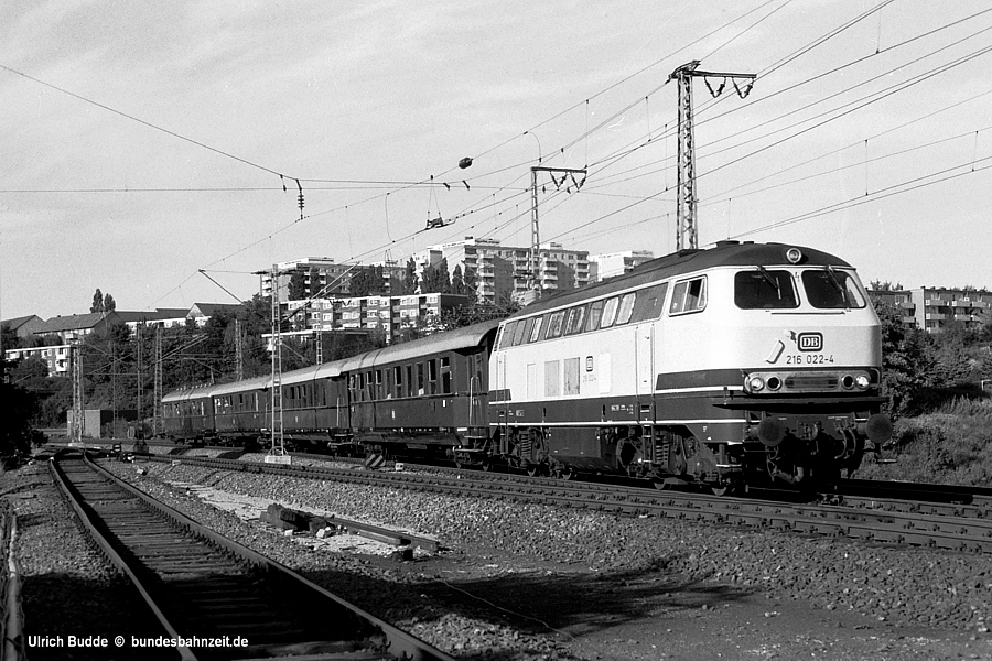 http://www.bundesbahnzeit.de/dso/Bochum 85, Jub Zuege/b10-216_022.jpg